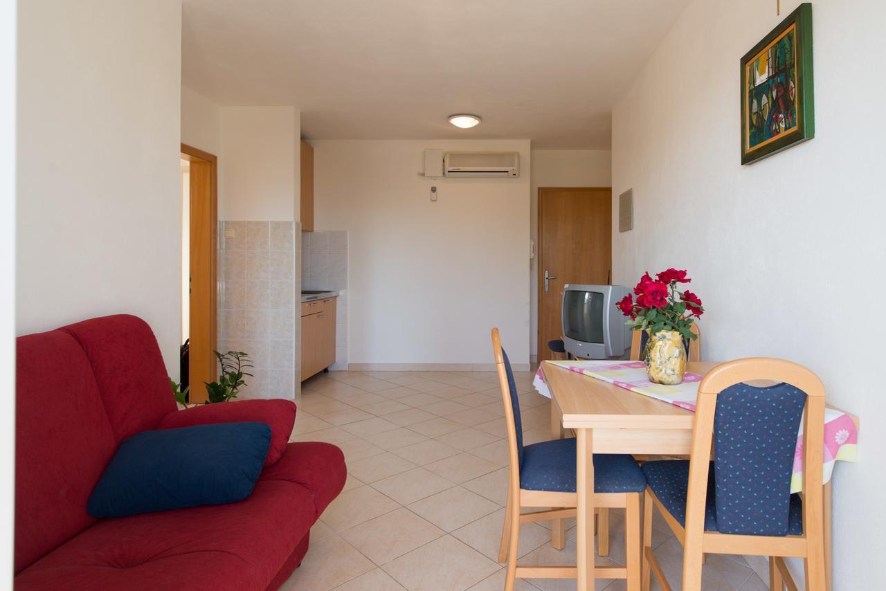 Sun House Apartments Bol Buitenkant foto